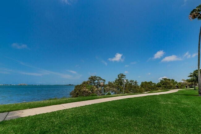 Building Photo - 1233 Sedeeva Cir S