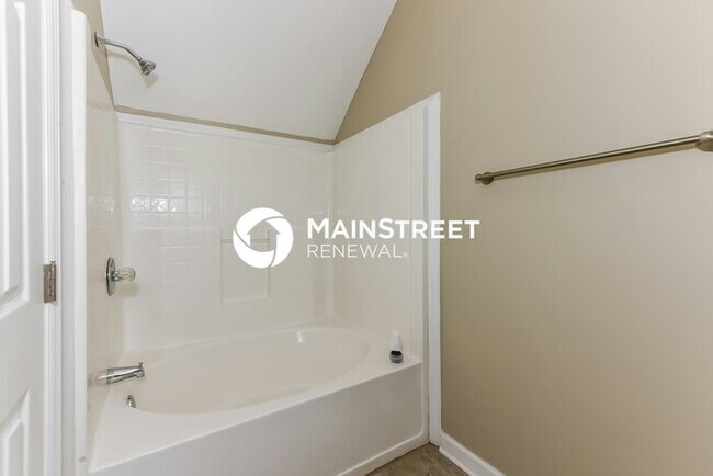 Building Photo - 3 Bedroom Pet-Friendly Home in Nashville, TN with Main Street Renewal