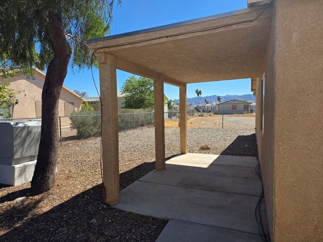 Building Photo - 3 Bed/2 bath home located in desirable Holiday Shores, Bullhead City AZ.