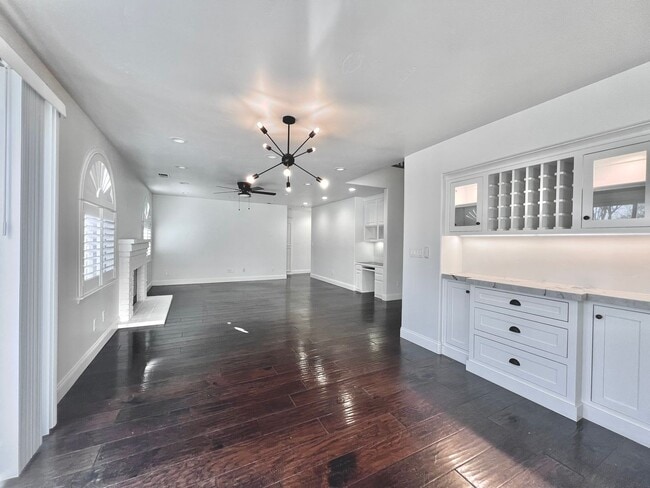 Building Photo - Large Hollister Home in Cul-de-sac