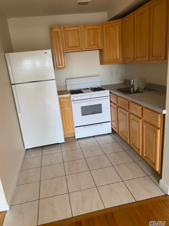 Primary Photo - 111-13-111-38 38th Ave