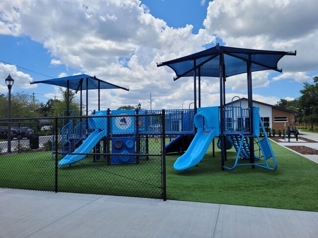 Building Photo - 10 Winding Ridge Rd