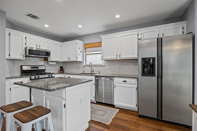 Building Photo - 408 Shep St