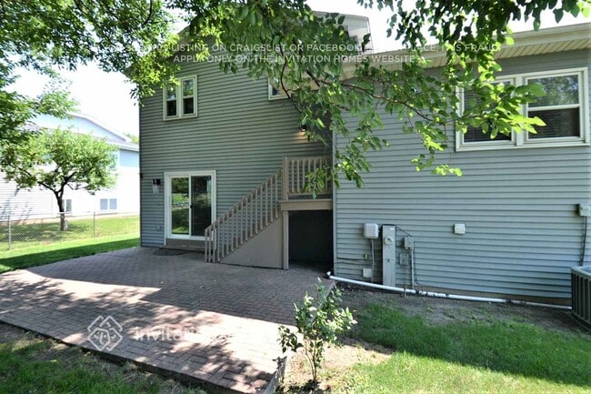 Building Photo - 800 E Belmont Ave