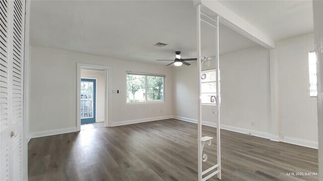 Building Photo - 336 45th Ave N