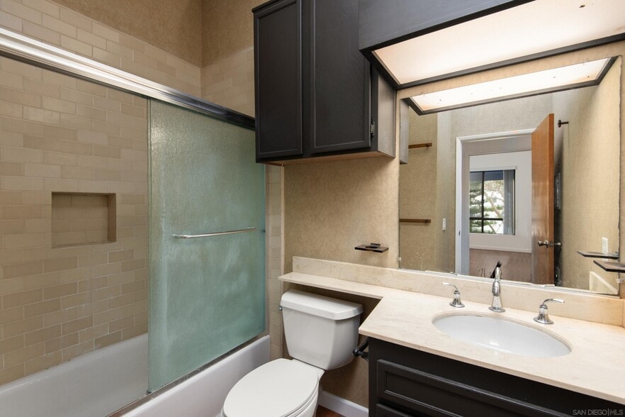 Building Photo - 8310 Regents Rd