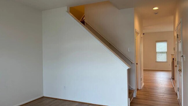 Building Photo - 1161 Tudor Dr