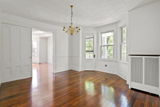 Building Photo - 29 Gibbens St