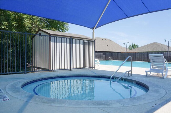 Building Photo - 108 Lavaca Loop