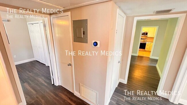 Building Photo - 929 Dupont Ave