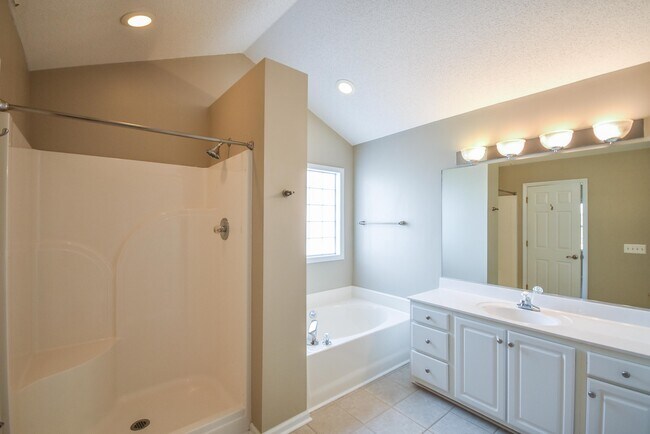 Building Photo - 144 Vail Ct