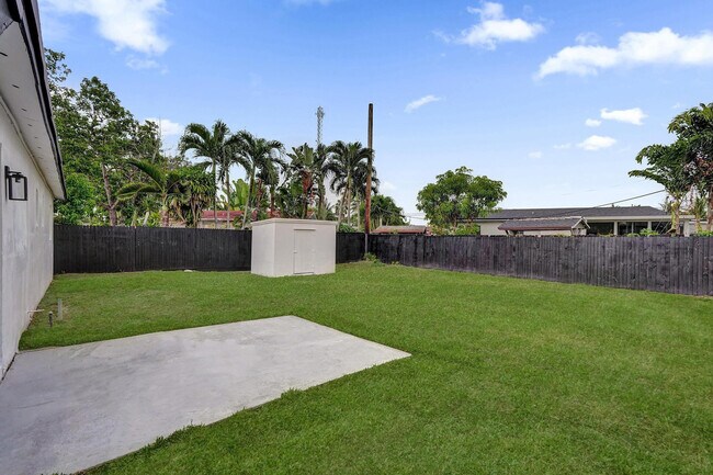 Building Photo - 4138 SW 48th Ct