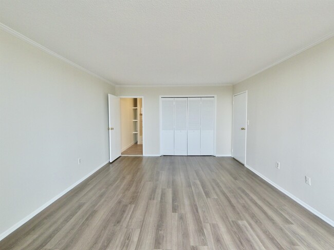 Building Photo - 509 Harmon Cove Tower