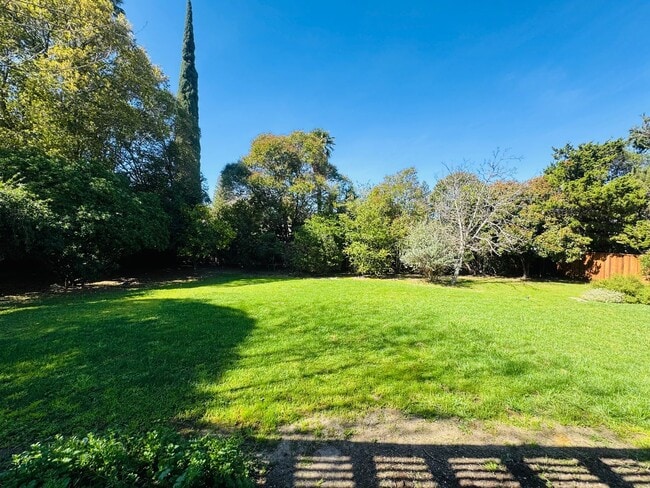 Building Photo - Nice Two-Story in Desired Northgate Neighborhood Available Now!