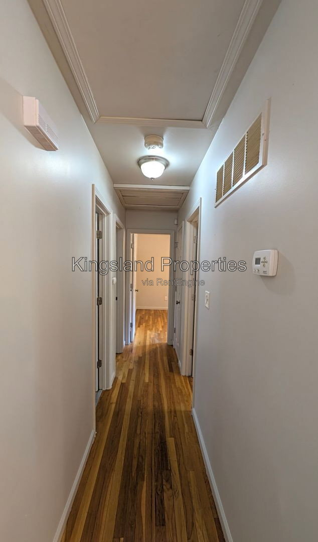 Building Photo - 272 Elmdale Dr