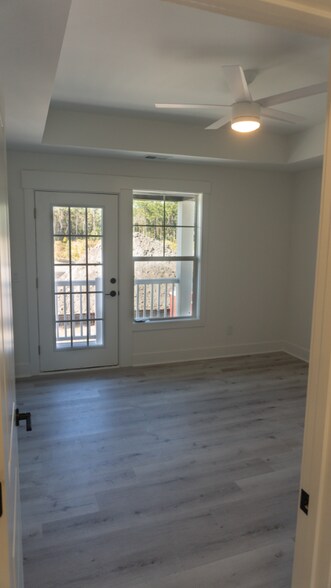 Building Photo - 850 Maxine Ct