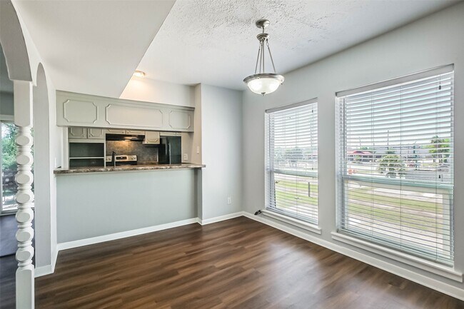 Building Photo - 5922 Fairdale Ln