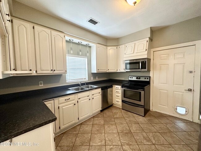 Building Photo - 3867 Herschel St