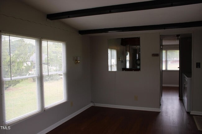 Building Photo - 841 Chalybeate Springs Rd