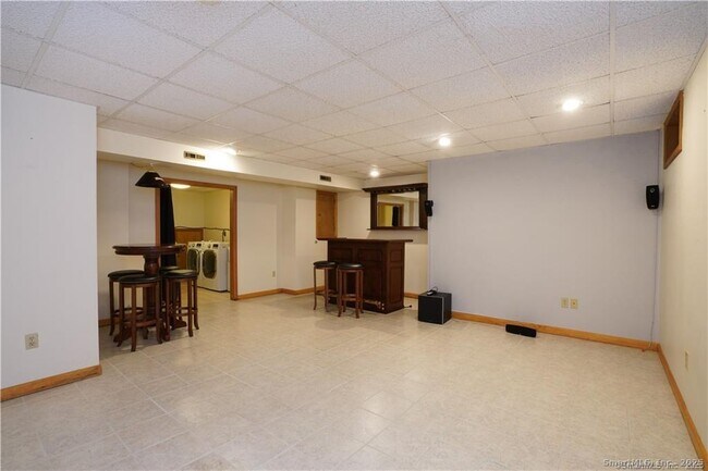 Building Photo - 9 Red Stone Way