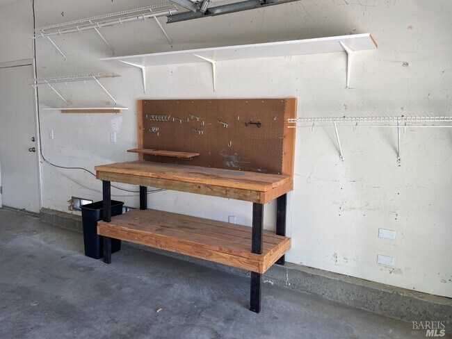 Building Photo - 206 Cedar Ridge Dr