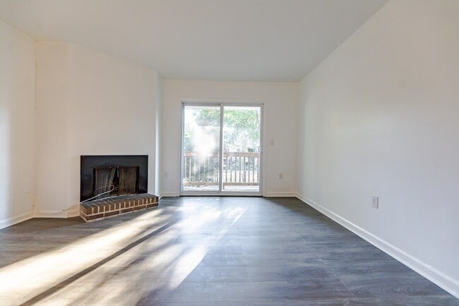 Building Photo - 1402 Camp Rd
