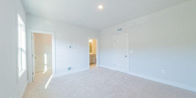 Building Photo - 10169 US-1