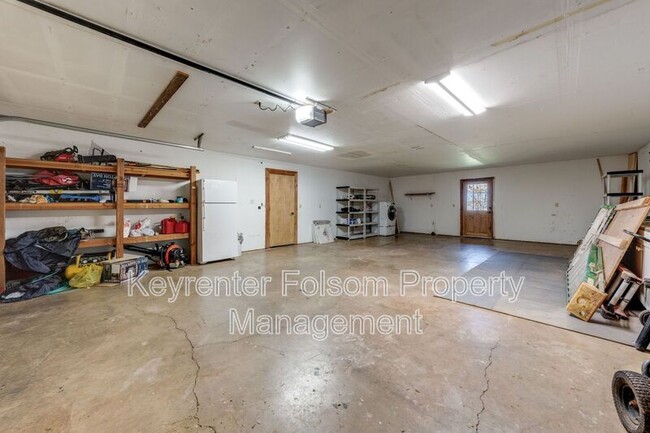 Building Photo - 5800 McKinley Dr