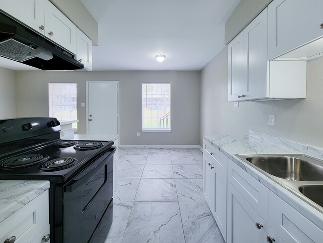 Building Photo - 3206 Lobit Dr