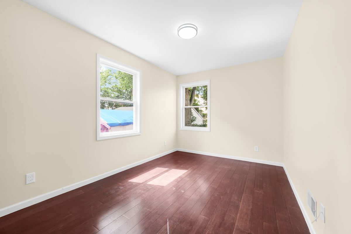 Building Photo - 620 McGillvray Pl