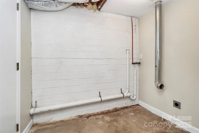 Building Photo - 1005 Rainbow Dr