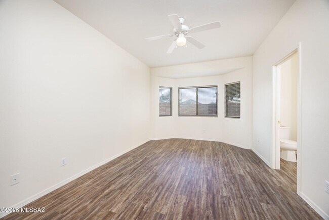 Building Photo - 8403 N Coyote View Ct