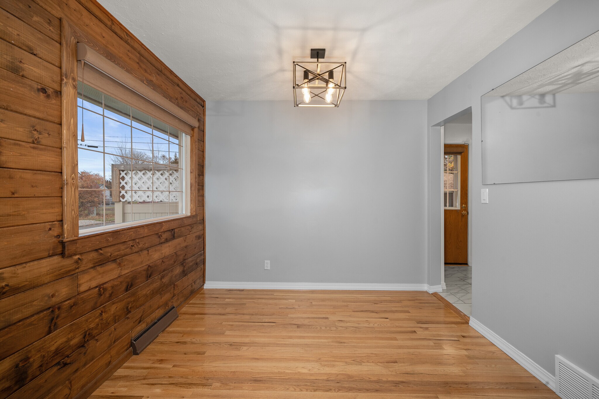 Building Photo - 6028 N Lincoln St