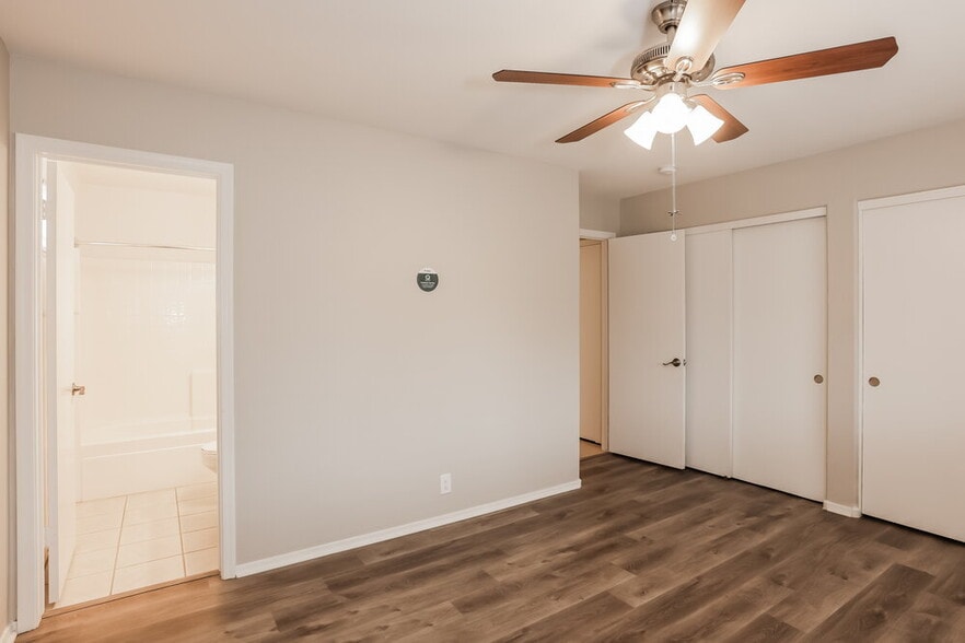 Building Photo - 15729 W Smokey Dr