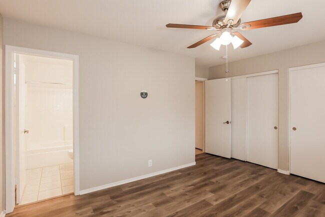 Building Photo - 15729 W Smokey Dr