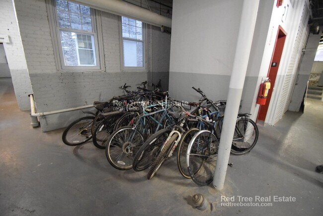 Building Photo - 25 Park Dr