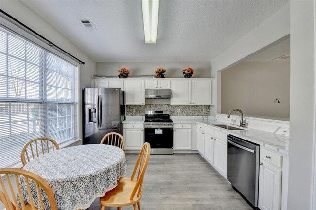 Building Photo - 4061 Howell Park Rd