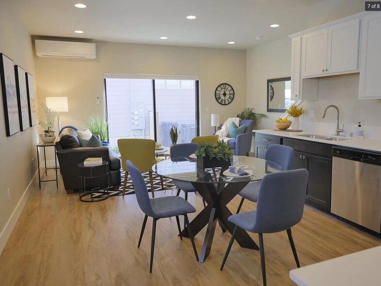 Building Photo - 1096 E Fairhaven Ave