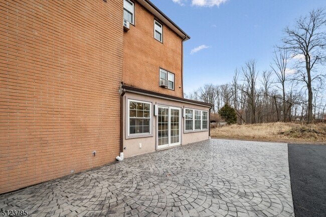 Building Photo - 480 Parkway Dr