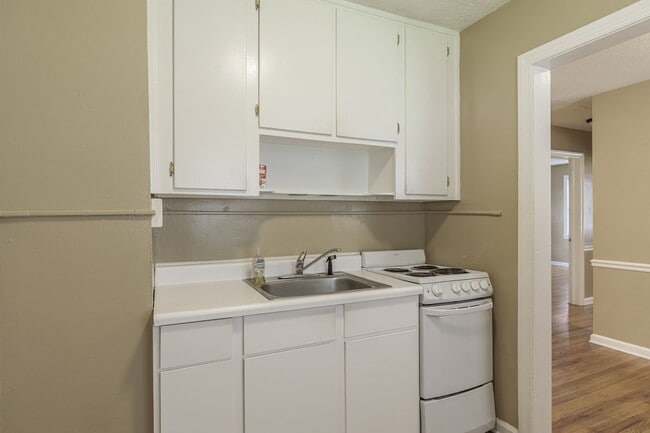 Building Photo - Historic Apartment located a short drive from Elon!