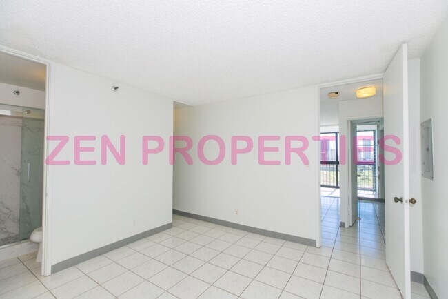 Building Photo - a 2 bdrm, 2 bath unit with 2 prkg at Fairway House for rent