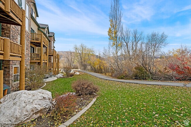 Building Photo - 3521 N Fox Run Dr