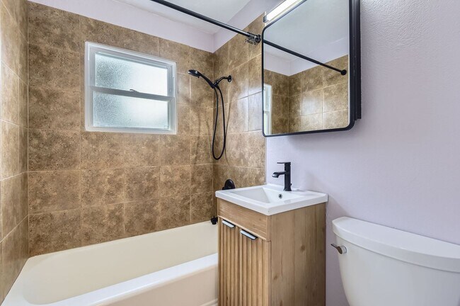Building Photo - Remodeled 2BD, 1.5BA Chaffee Park Home with 1-Car Garage