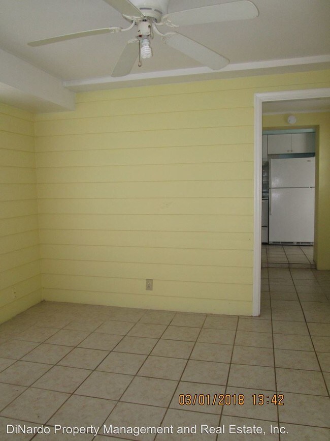 Building Photo - 66 Lucky Dr Front