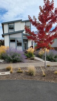 Building Photo - 3 bedroom 2.5 bath home in The Bridges, wi...