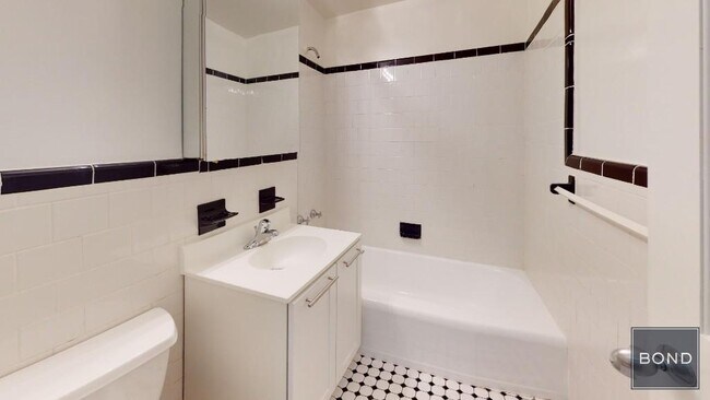 Building Photo - 412 E 55th St