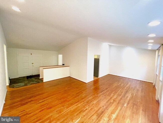 Building Photo - 8410 Buckhannon Dr