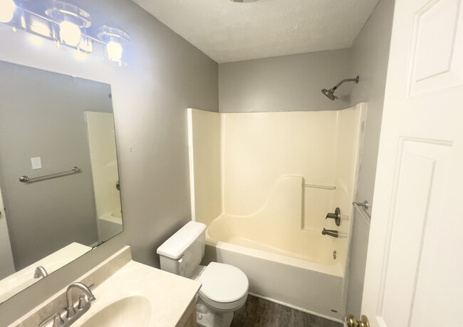 Building Photo - Luxurious Carmel Duplex