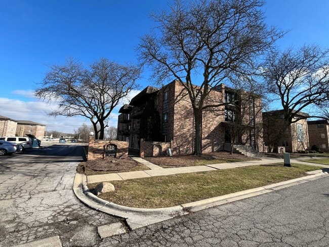 Building Photo - 17745 Rosewood Dr