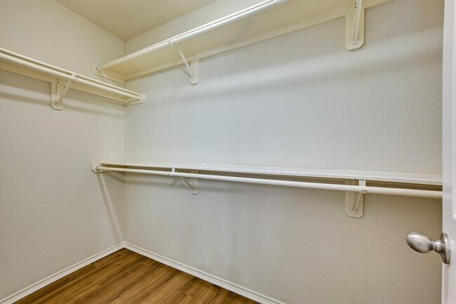 Building Photo - 1531 Parkfield Cir